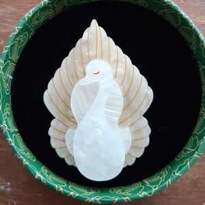 Erstwilder swan brooch